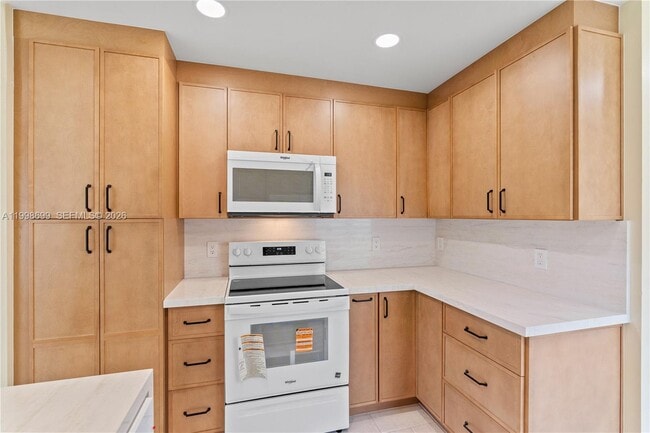 Building Photo - 9081 Lake Park Cir N