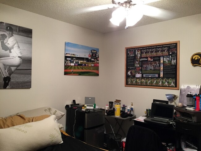 Building Photo - 5 bedroom house on the Westside - close to UIHC