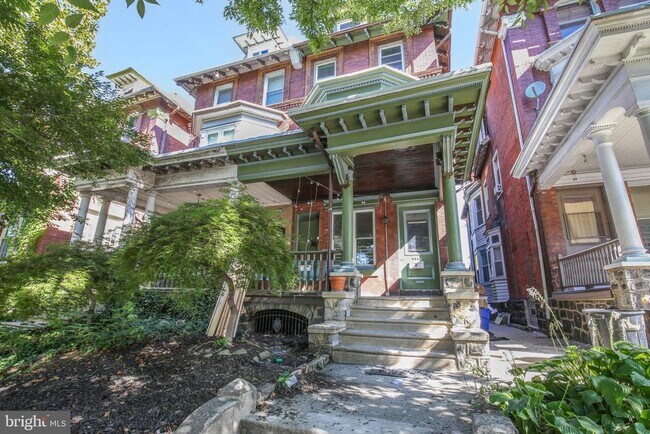 Building Photo - 4947 Catharine St