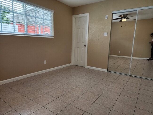 Building Photo - 504 Carlsbad St