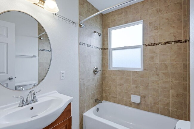 Building Photo - 665 Osceola St