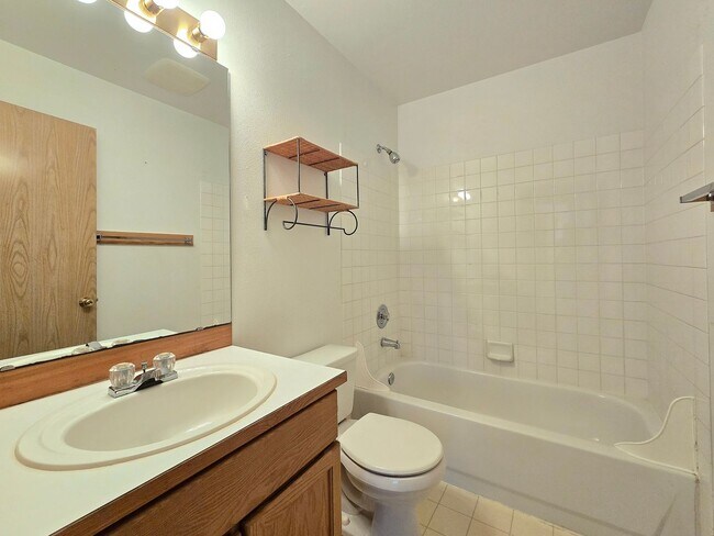 Building Photo - Lovely 3 Bedroom Marysville Rambler - 1/2 off 1st Months Rent!