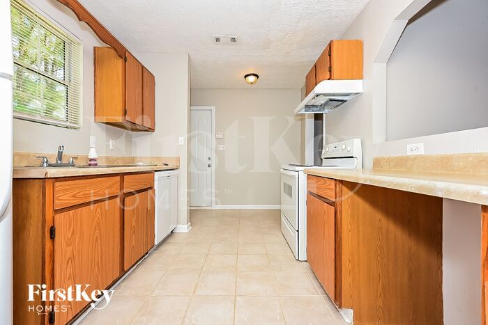 Building Photo - 646 Woodknoll Ct