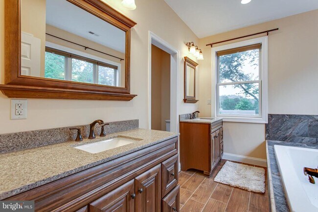 Building Photo - 43840 Bardmore Way