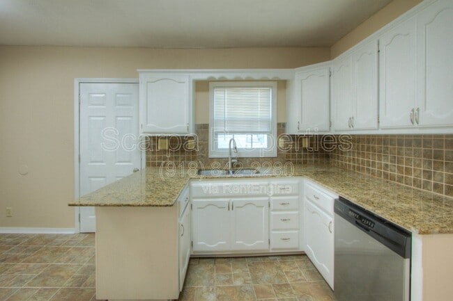 Building Photo - 230 E Zion St