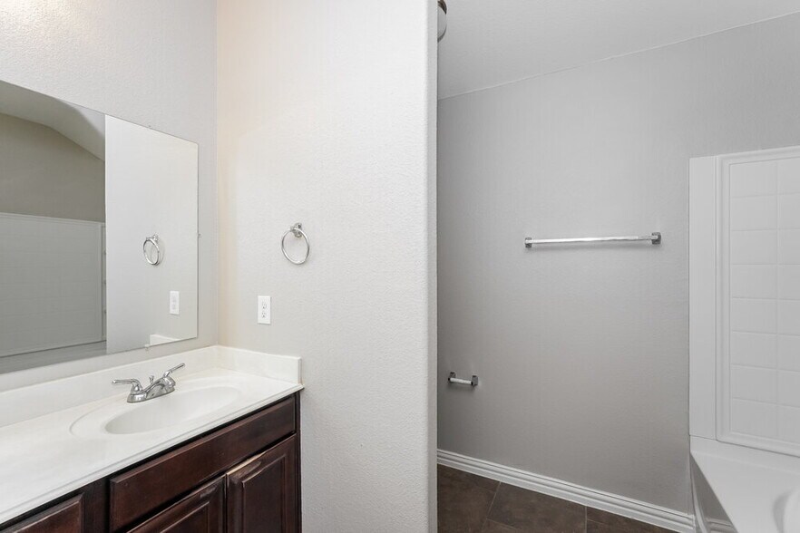 Building Photo - 7653 Rainbow Creek Dr