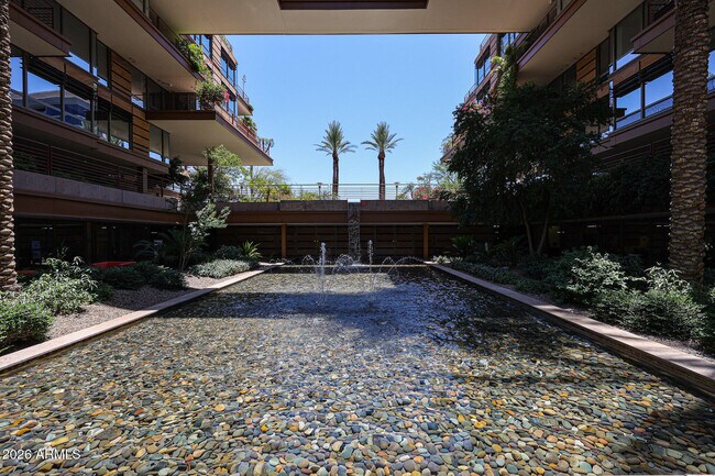 Building Photo - 7137 E Rancho Vista Dr