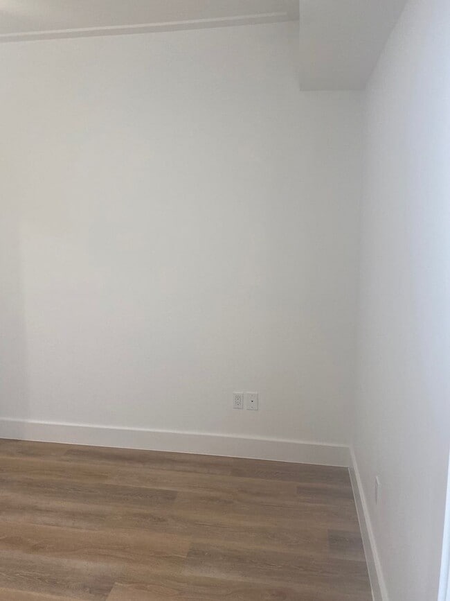 Building Photo - Marina Pointe One Bedroom Unit