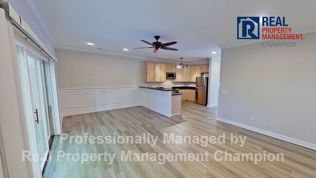 Building Photo - Fabulous End Unit Townhome with Three Master Bedrooms