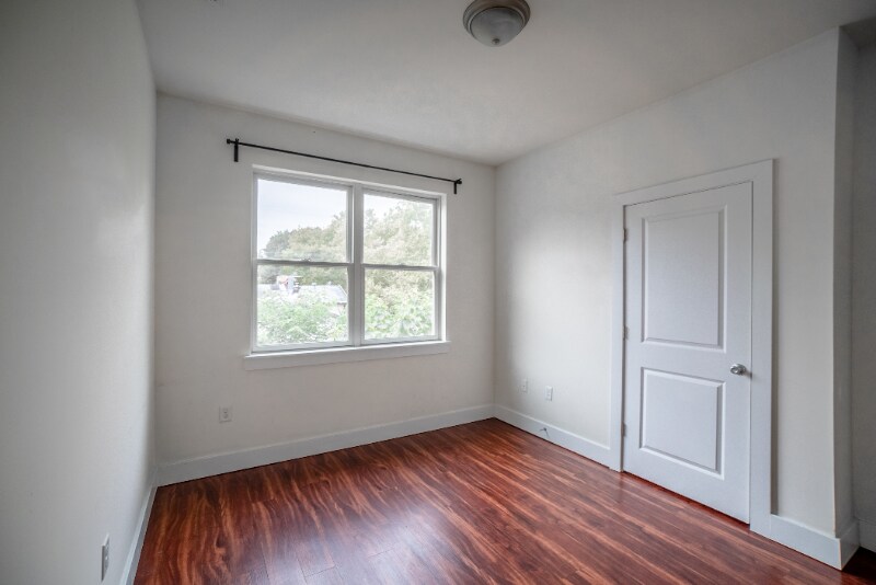 Building Photo - 3518 Spring Garden St