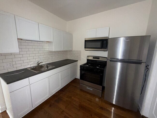 Building Photo - 411 N Hamlin Ave