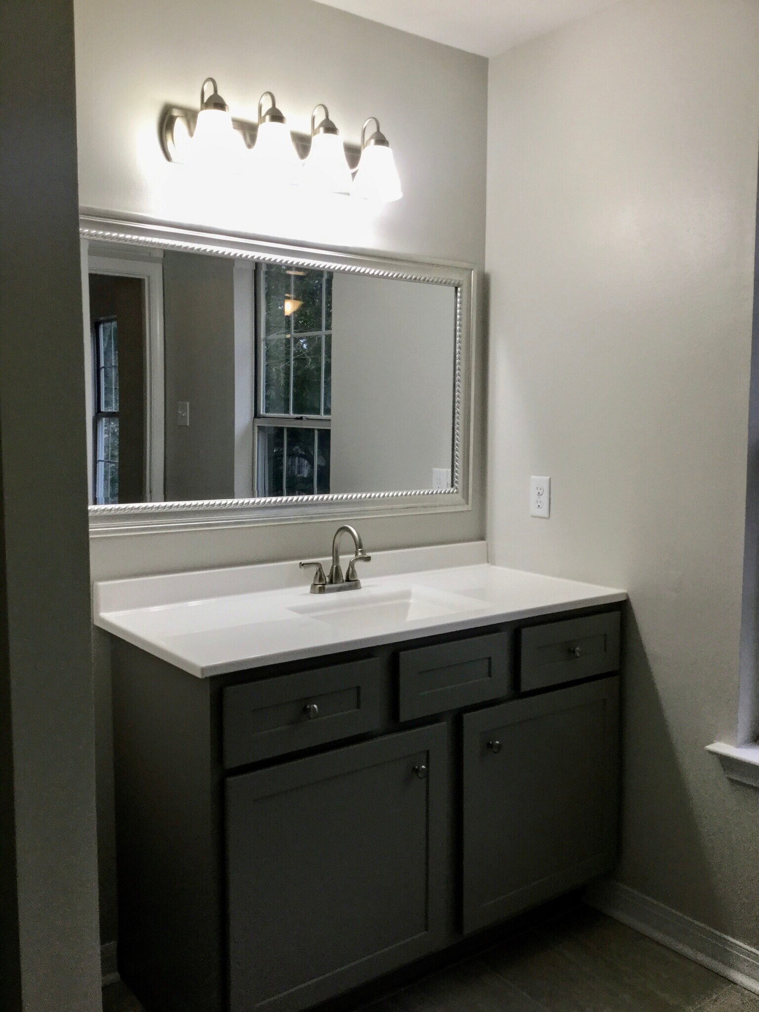 Master bath - 270 Hillcrest Rd