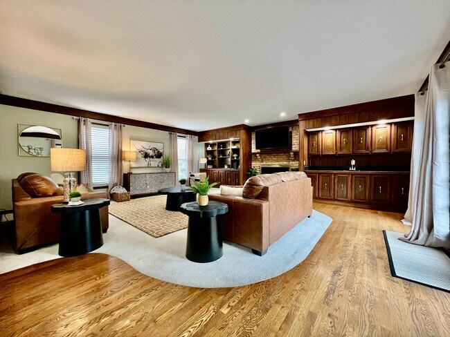 Building Photo - Executive home in West Chester with HOT TUB