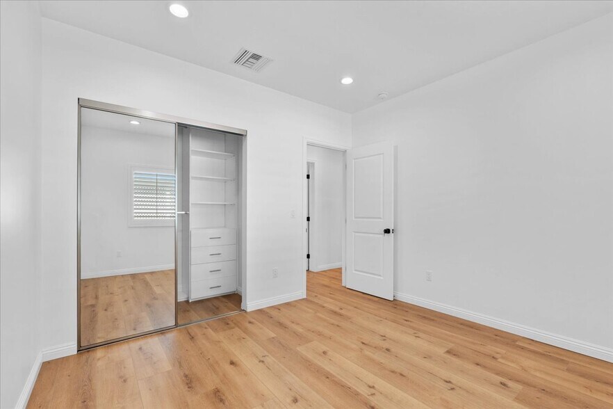 2nd Bedroom walk-in closet - 408 W Walnut Ave