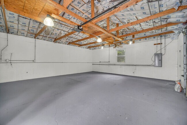 Building Photo - 37544 Columbus Ave