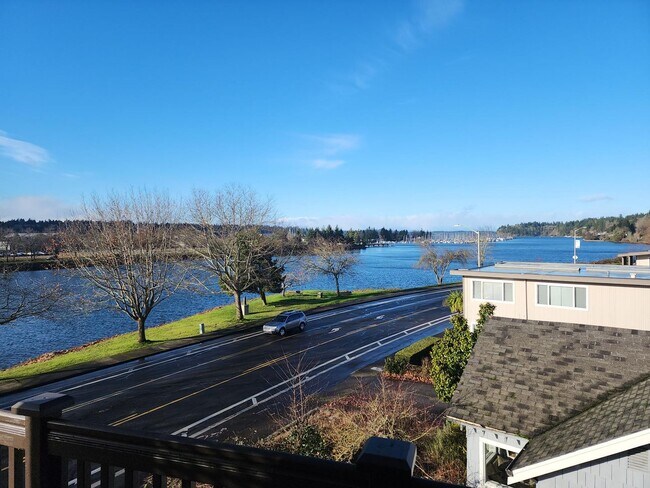 Building Photo - Becker-330/332