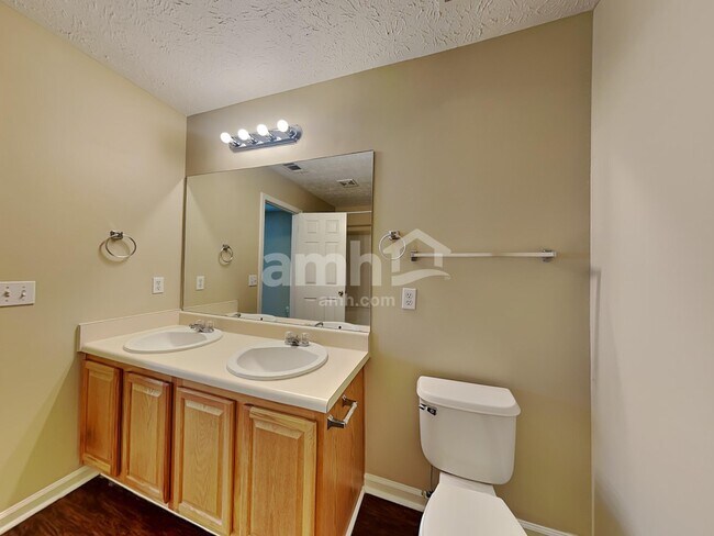 Building Photo - 574 Leaflet Ives Dr