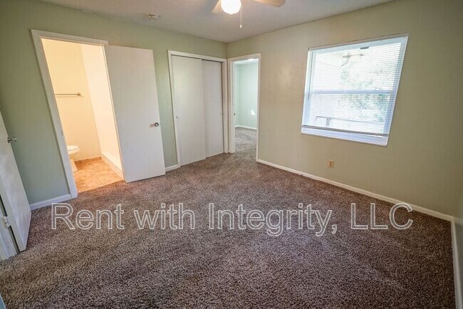 Building Photo - 2304 Hartsfield Ct