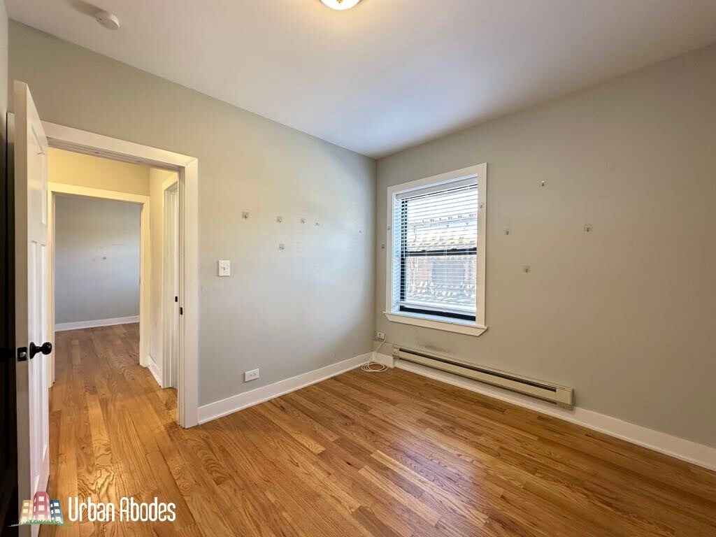 Building Photo - 4426 N Wolcott Ave