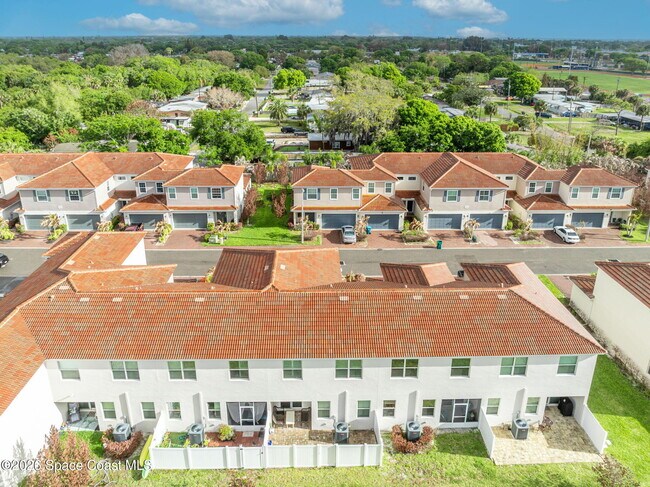 Building Photo - 1445 Isabella Dr