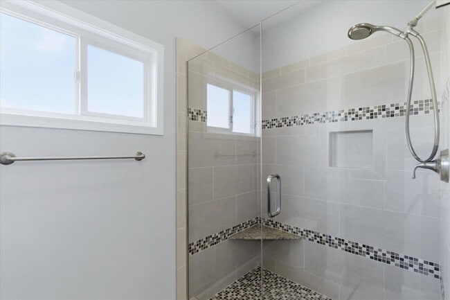 Building Photo - 4221 E Everett Dr