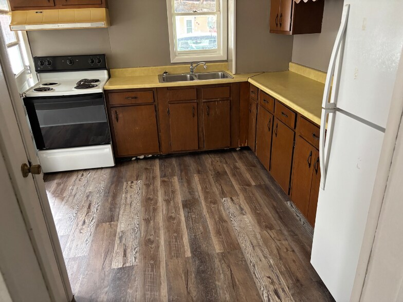 Primary Photo - 807 Perry St
