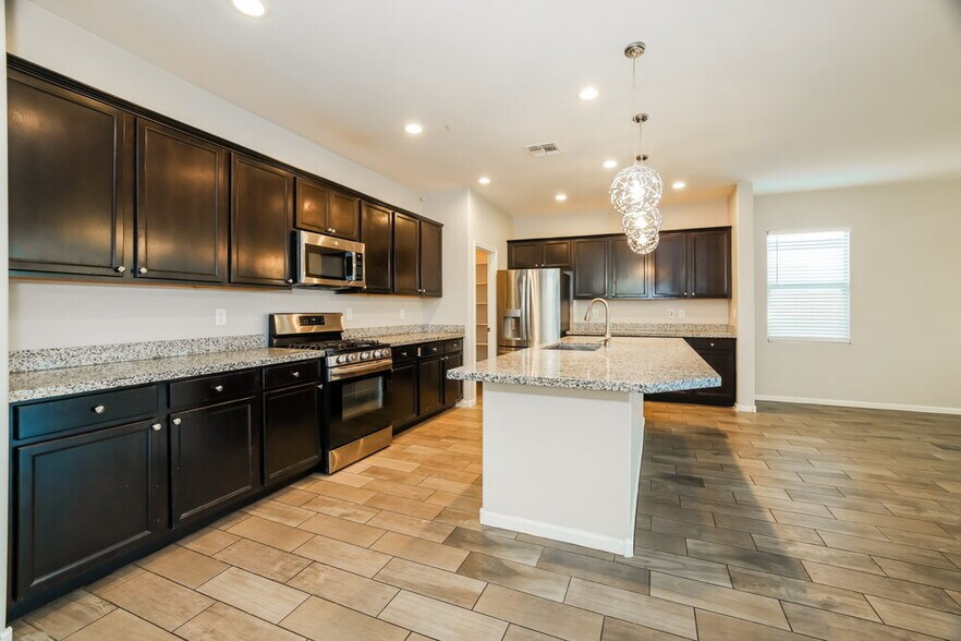 Building Photo - 12125 W Remuda Dr
