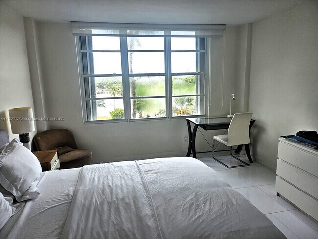Building Photo - 5161 Collins Ave