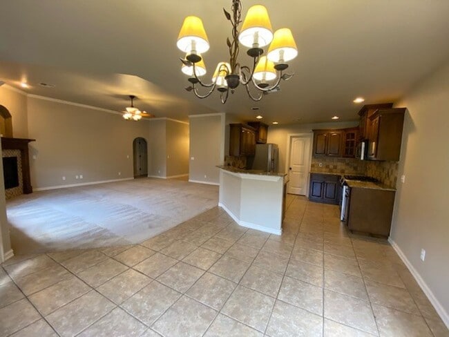 Building Photo - 3 Bed | 2 Bath | Jenks