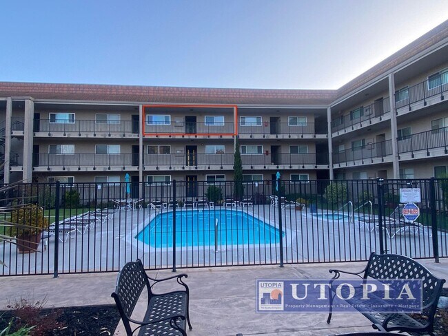 Building Photo - Ocean Views: 2Bd/2Ba + Office - Sunny, Top Floor Condo, Deck, Pool & Hot Tub