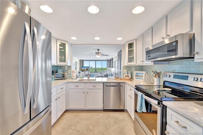 Building Photo - 10000 S Ocean Dr