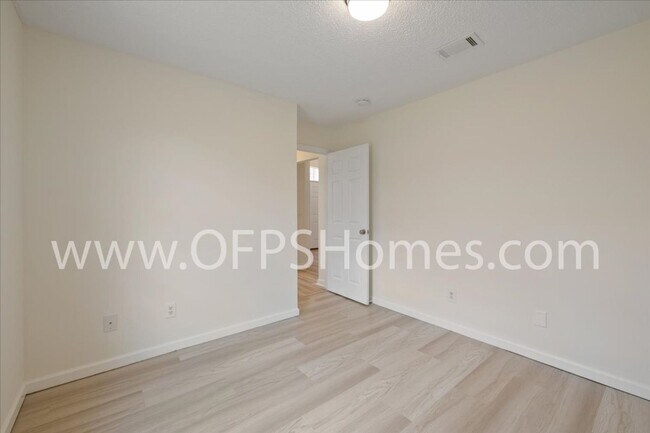 Building Photo - 4900 Cherokee Heights