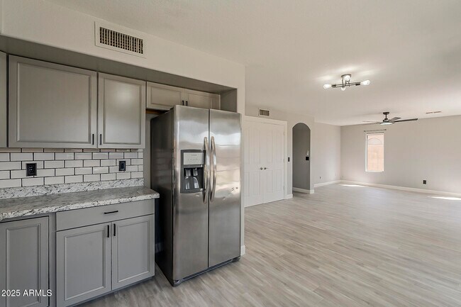 Building Photo - 21928 N Braden Rd