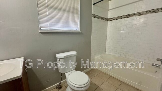Building Photo - 2821 Moncrief Rd