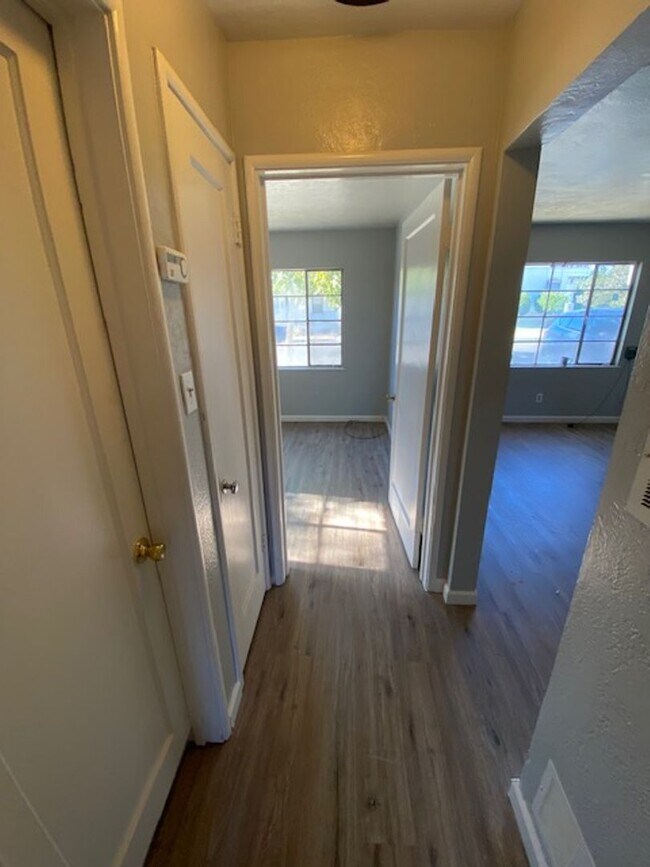 Building Photo - 460 E Wyandotte St