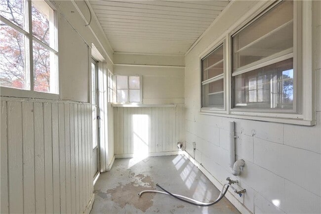 Building Photo - 4611 City View Dr