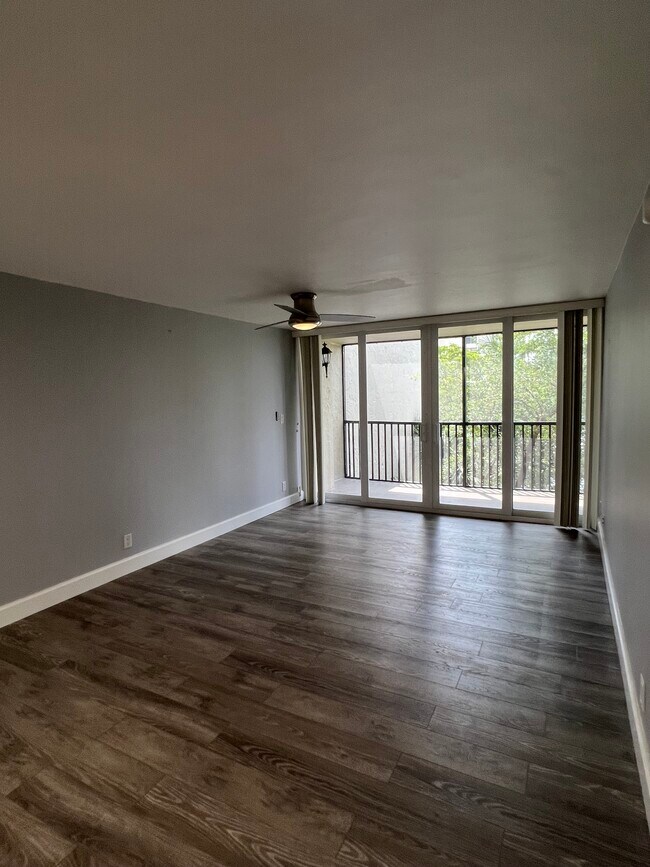 Building Photo - 7 Royal Palm Way