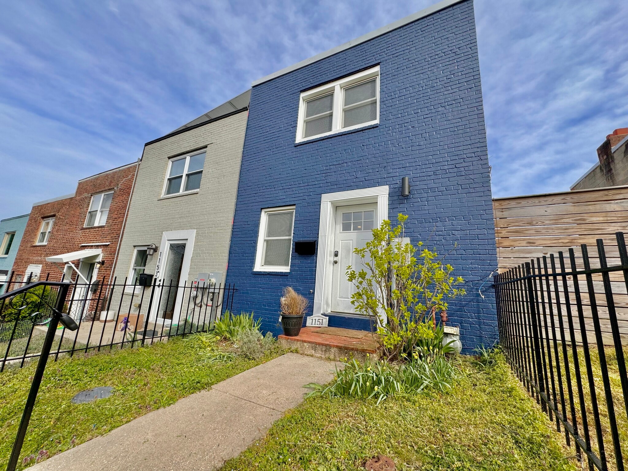 Building Photo - 1151 Summit St NE