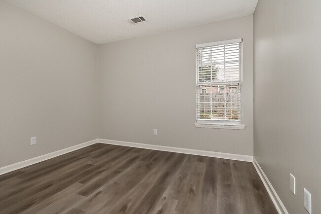 Building Photo - 9362 Garden Woods Dr