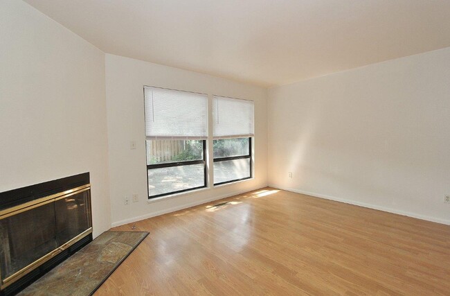 Building Photo - 9495-9497 W Edna St