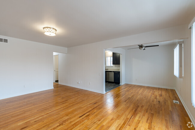 2 BR, 1.5 BA - Lower, Newly Renovated - 970 SF - North Shore Apartments