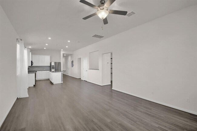 Building Photo - 19032 Quebrada Dr