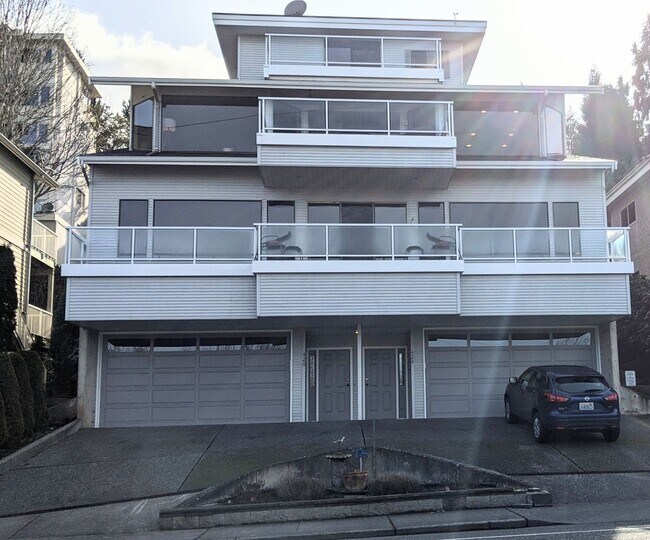 Building Photo - 180 Degree View of Bellingham Bay on South...