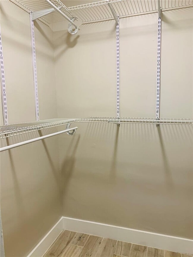 Building Photo - 942 Lenox Ave.