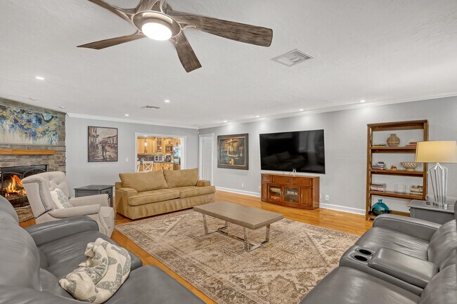 Building Photo - 10780 Anderson Ln