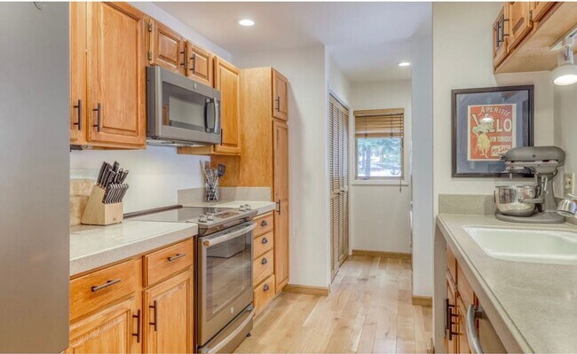 Building Photo - Seasonal McCloud Rental - All Ulitlies Inc...