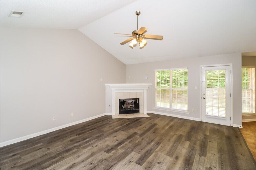 Building Photo - 10362 Cottage Oaks Dr