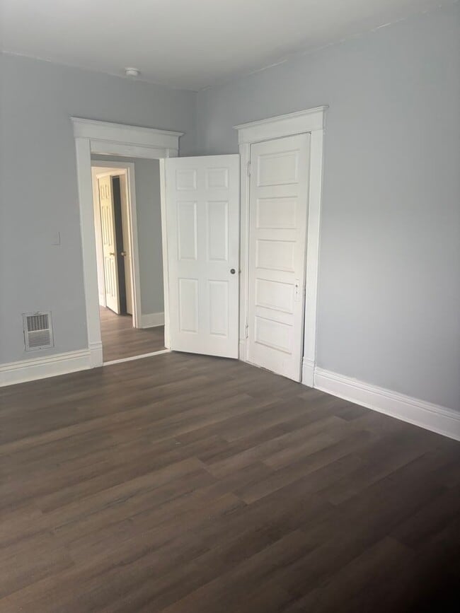 Building Photo - Newly Renovated 3-bedroom 2-bath house in ...
