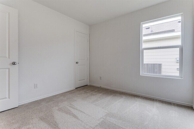 Building Photo - 126 Sunflower St