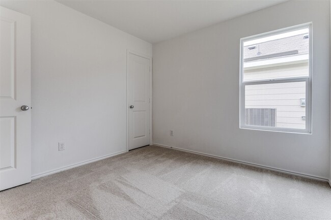 Building Photo - 155 Sunflower St